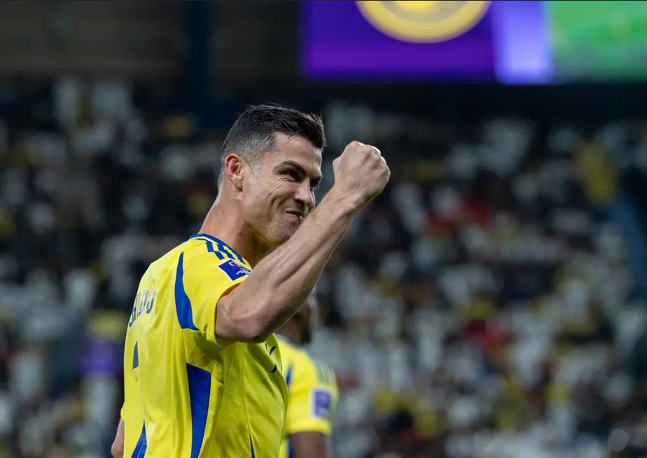 姆巴佩迎来十赛季出色发挥，尤文图斯观众热烈欢呼！